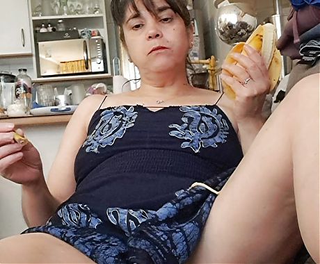 seducing my neighbor, showing my pussy eating banana.
